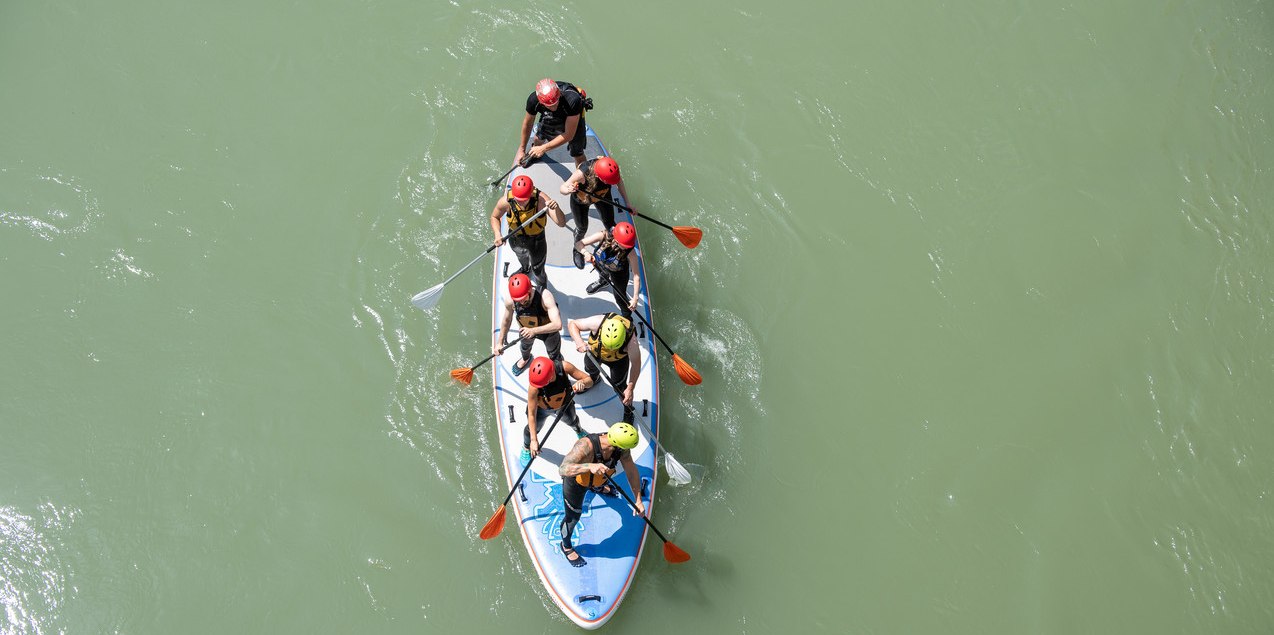 Gruppentour auf dem Riesen-SUP f&uuml;r 8 Personen, &copy; Inn-Salzach Tourismus