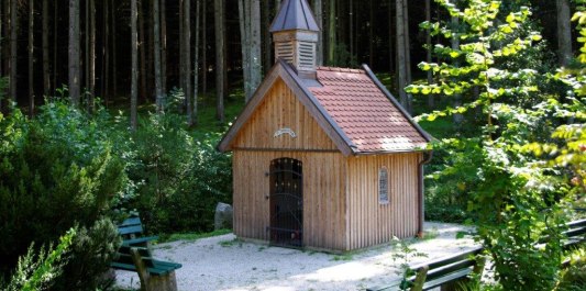 Steinernes Br&uuml;nnl in Harpolden bei Egglkofen, &copy; Karl Asbeck